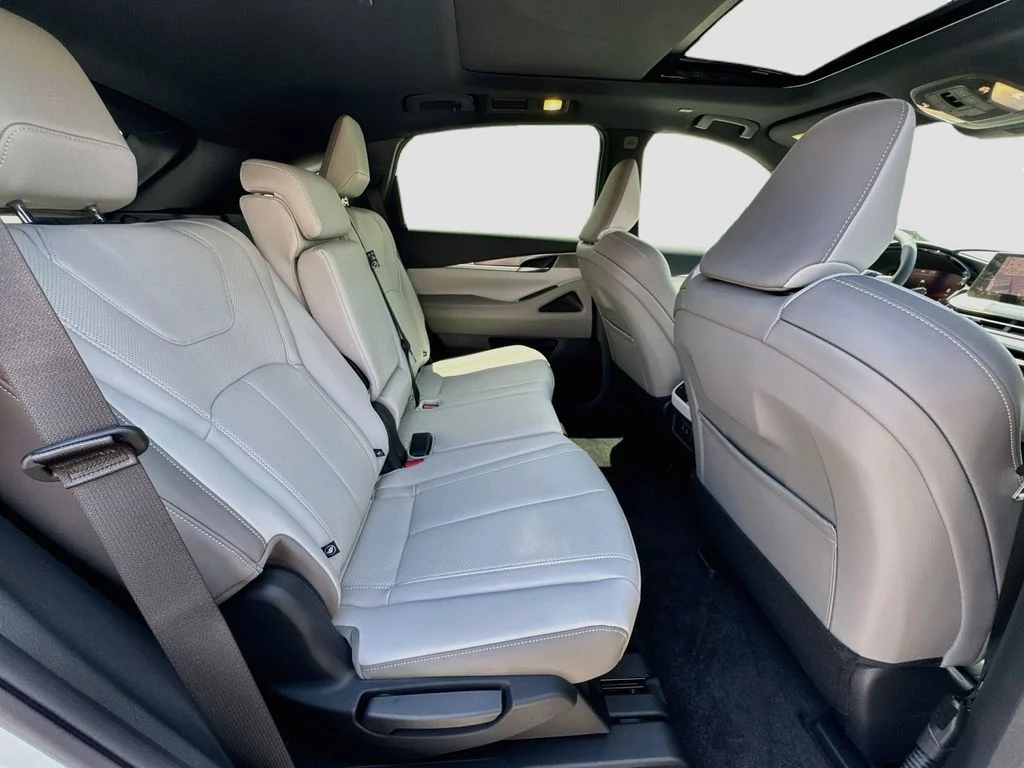 New 2027 White INFINITI LUXE image 28