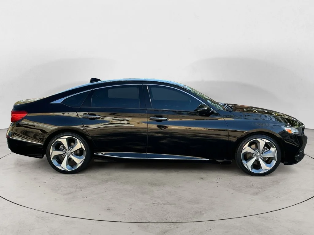 Used 2018 Black Honda Touring image 7