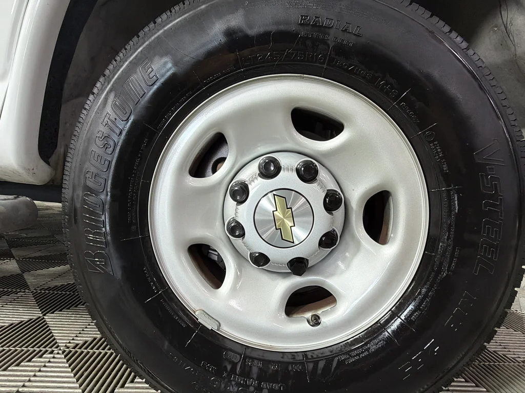 Used 2025 Summit White Chevrolet WT image 34