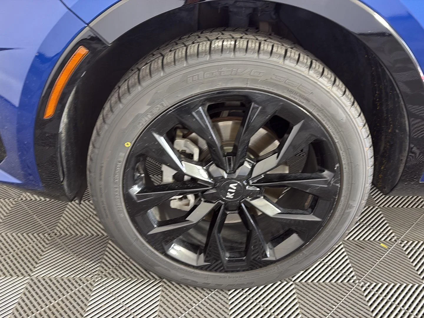 Used 2021 Sapphire Blue Kia SX image 15