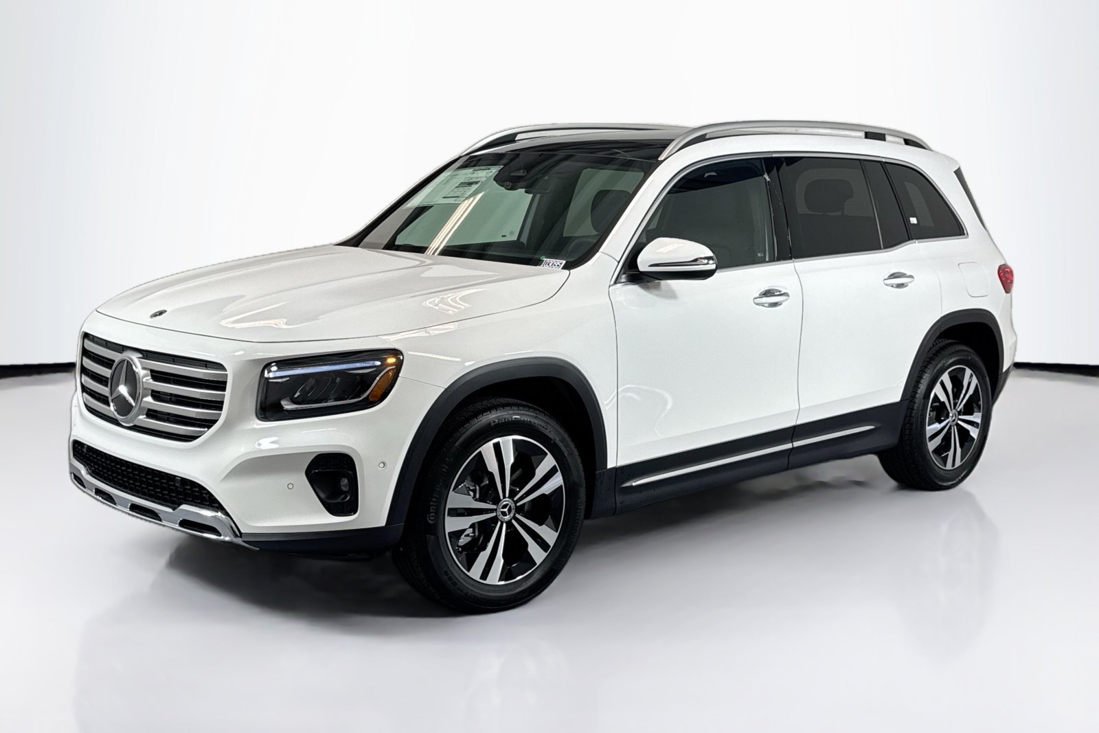 New 2026 Polar White Mercedes-Benz GLB 250 image 1