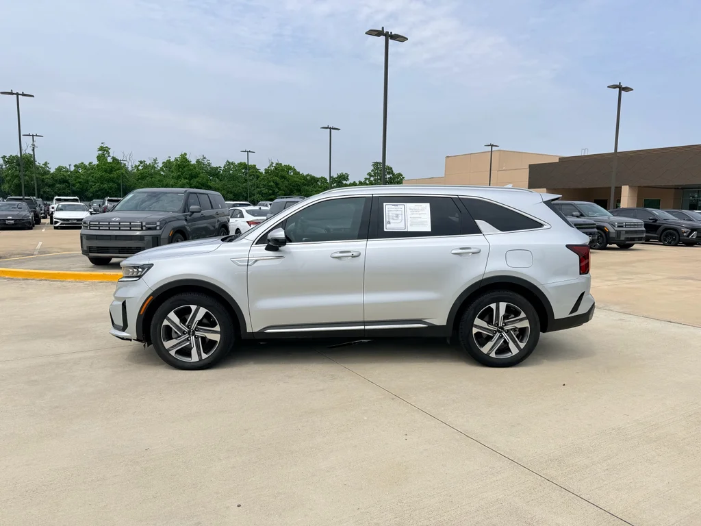 Used 2023 Silky Silver Kia SX Prestige image 9
