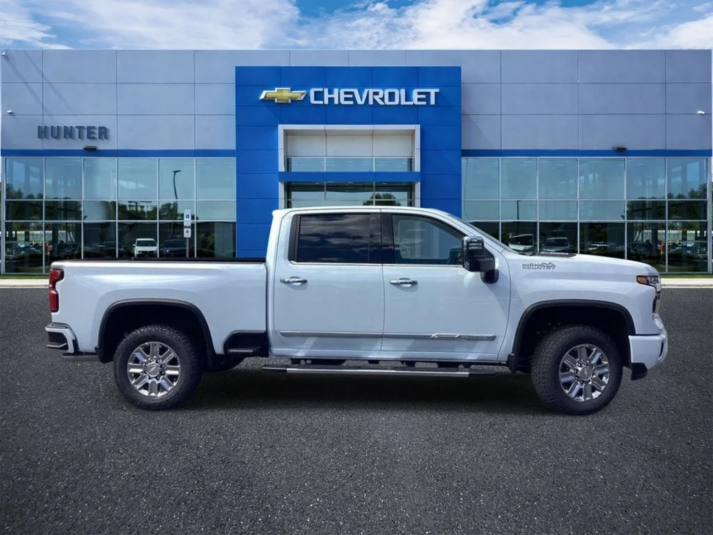 New 2026 Polar White Tricoat Chevrolet High Country image 6