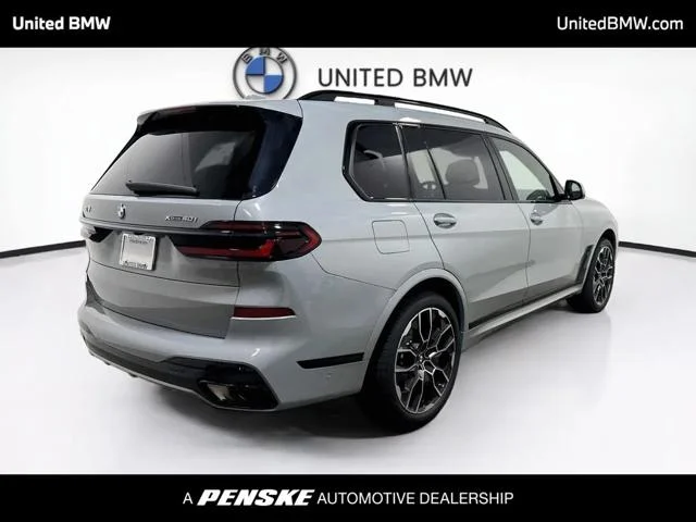 New 2027 Brooklyn Grey Metallic BMW X7 40i image 5