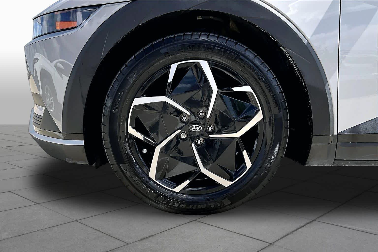 Used 2023 Cyber Gray Hyundai SEL image 10