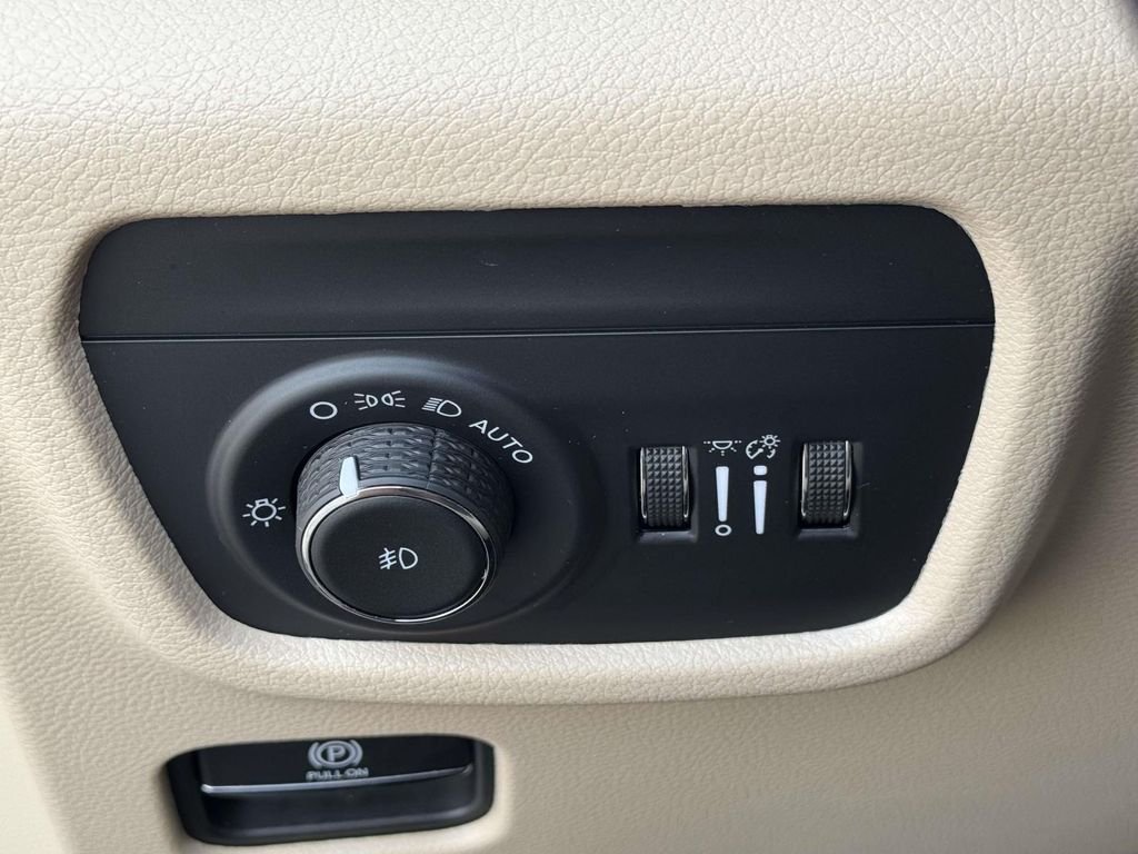 Used 2025 Red Jeep Limited image 28