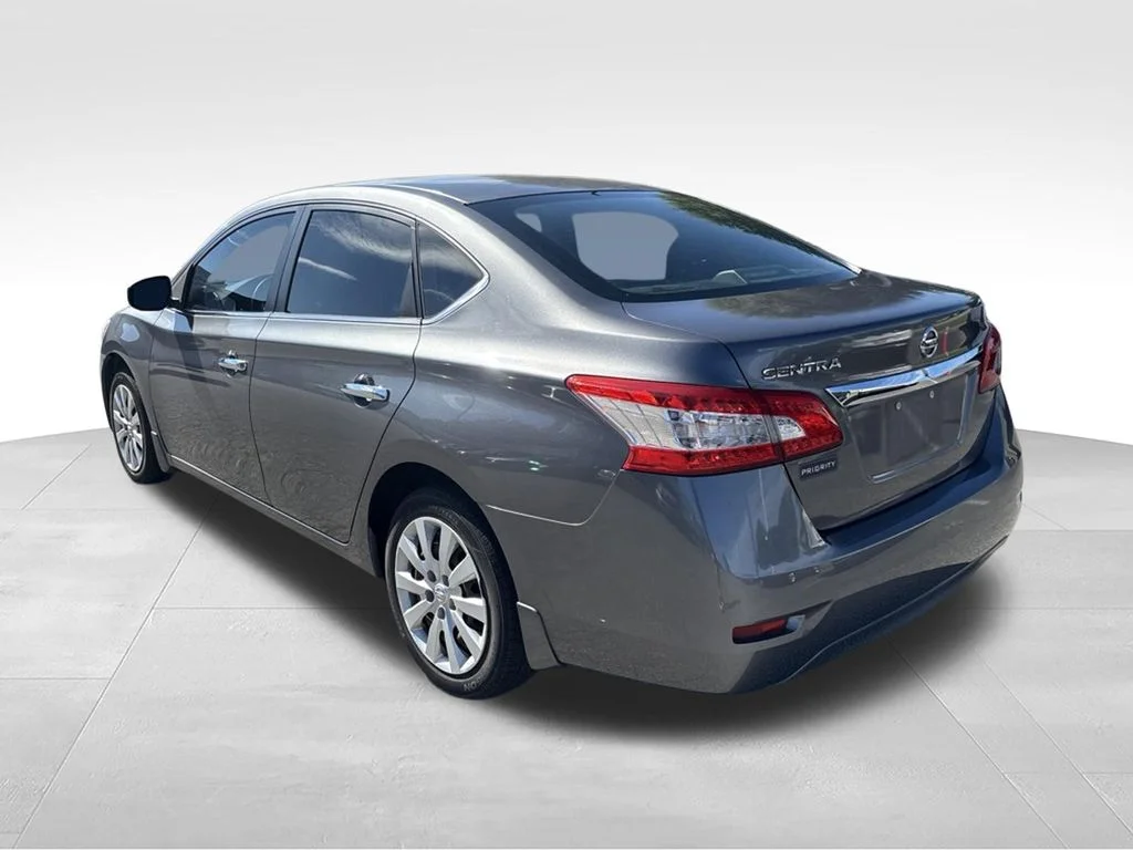 Used 2015 Gray Nissan S image 3