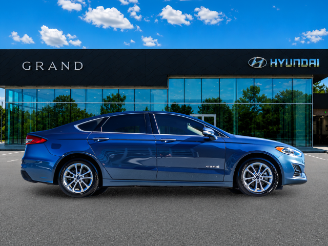 Used 2019 Blue Ford SEL image 6