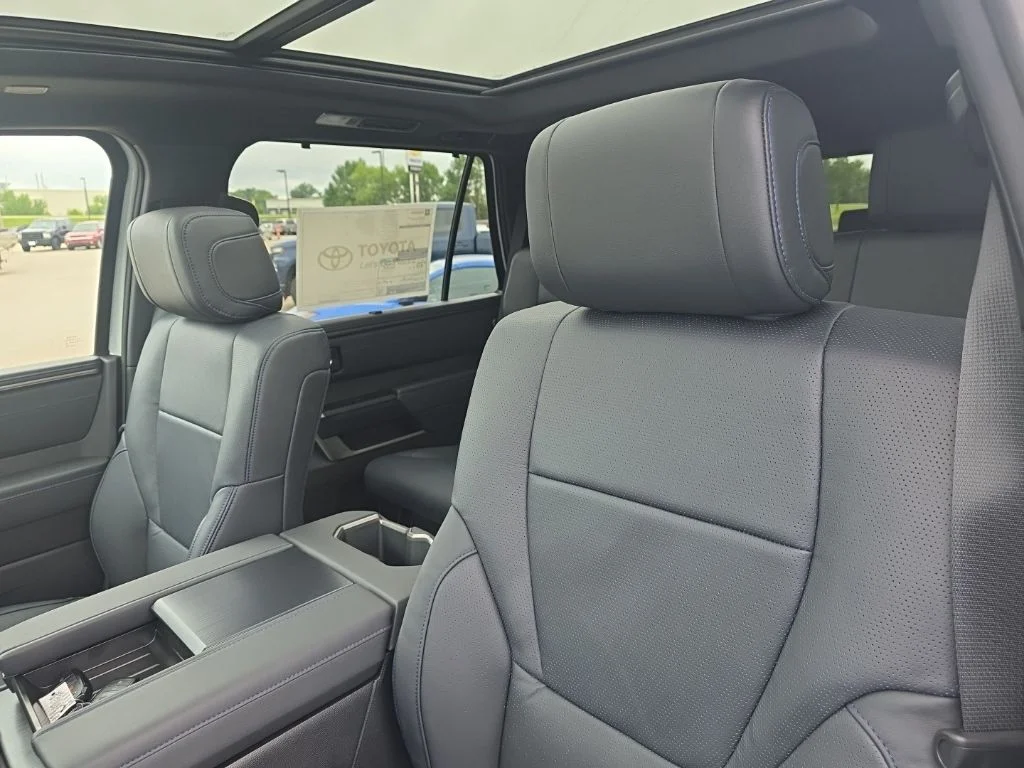 New 2026 Wind Chill Pearl <sup>1</sup> Toyota  Platinum image 21