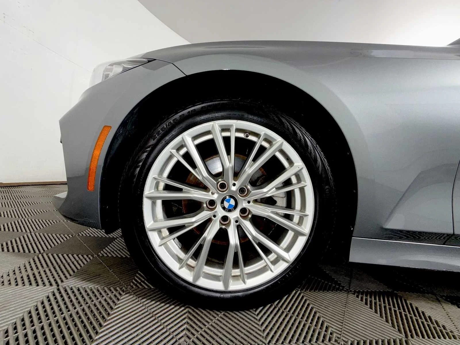 2024 BMW 3 Series 330i - Photo 8