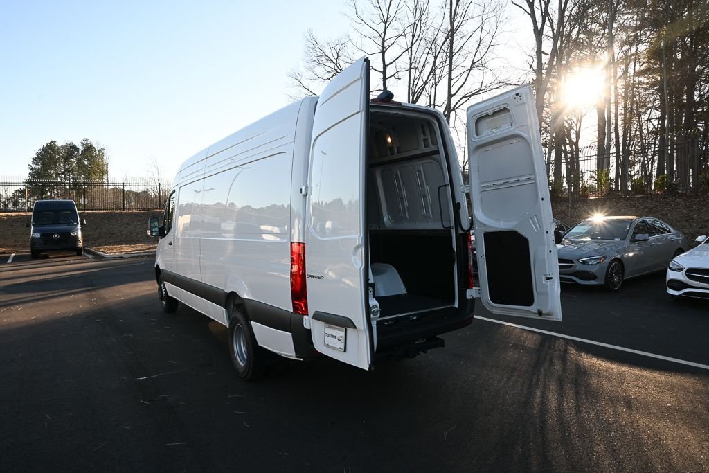 Used 2026 Arctic White Mercedes-Benz Cargo 170 WB image 28