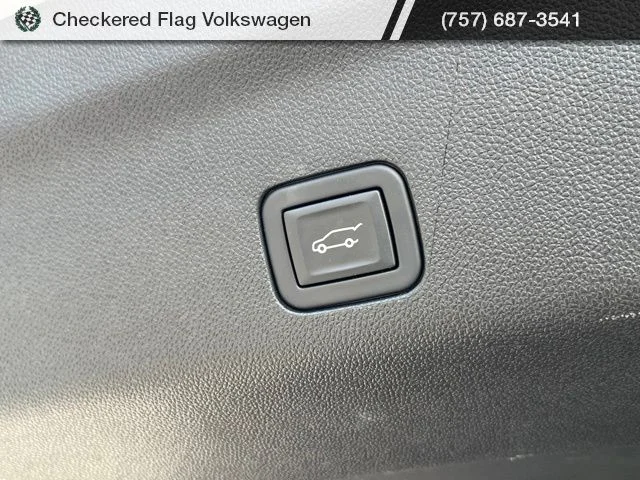 Used 2023 Iridescent Pearl Tricoat Chevrolet Premier image 15