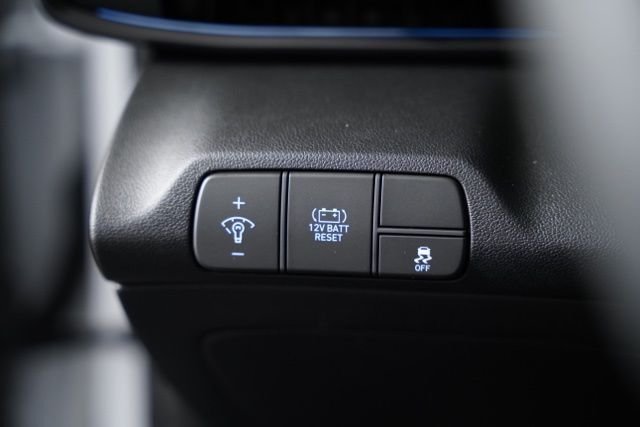 2025 Hyundai Elantra Blue - Photo 17