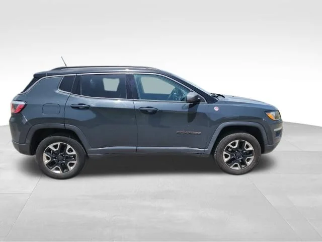 Used 2017 Black Jeep Trailhawk image 2