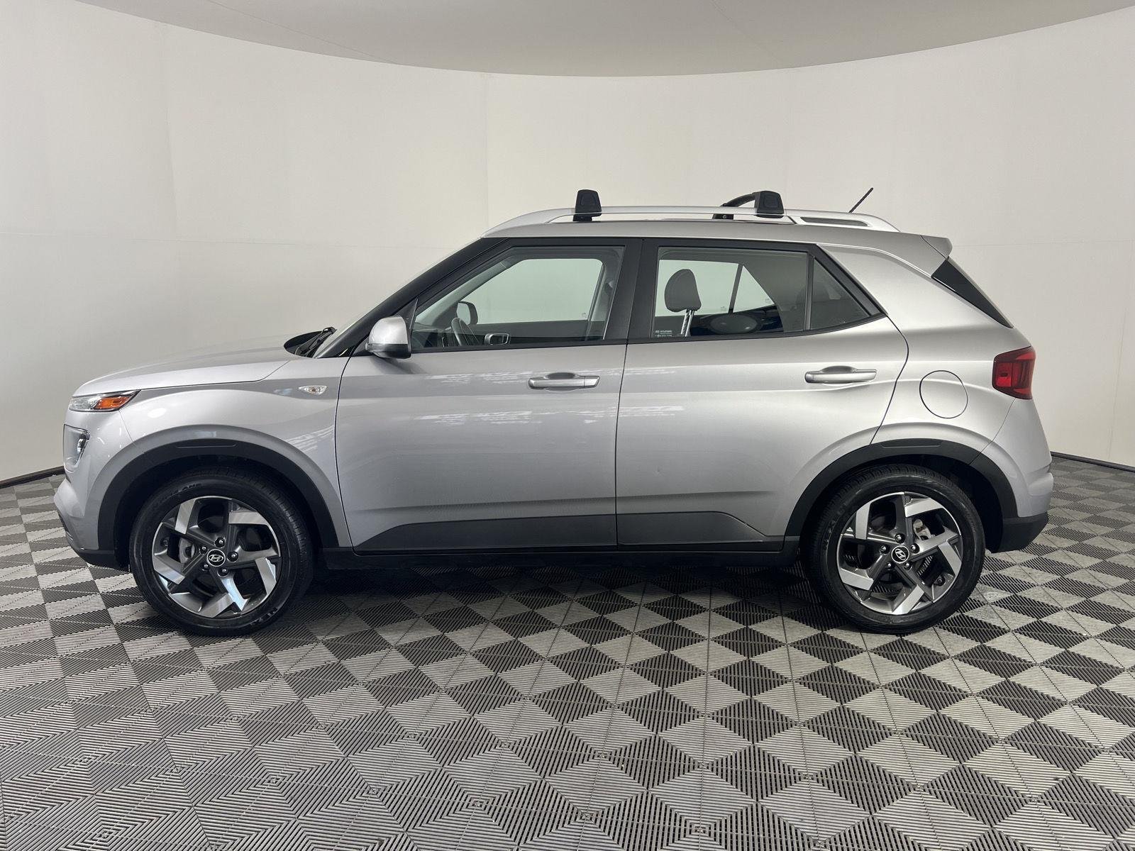Used 2023 Shimmering Silver Hyundai SEL image 25