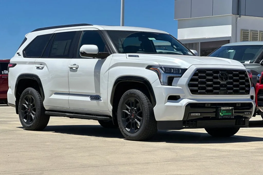 New 2026 Wind Chill Pearl <sup>1</sup> Toyota  Platinum image 2