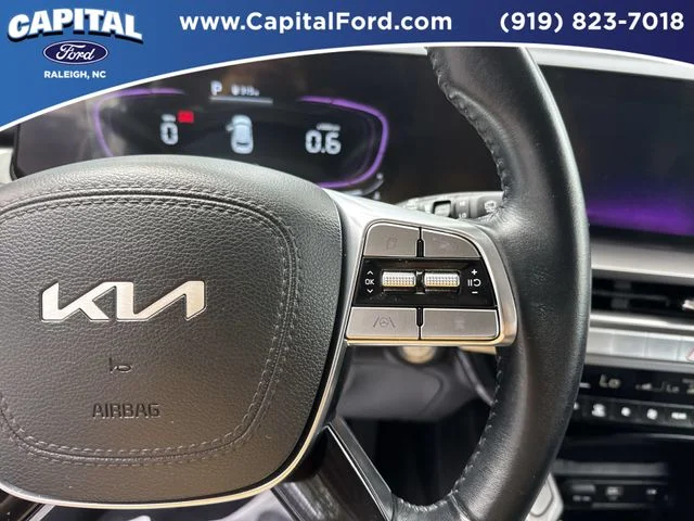 Used 2025 White Kia S image 24