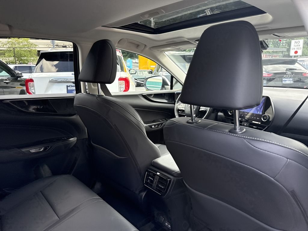 Used 2024 White Lexus 350 Base image 30