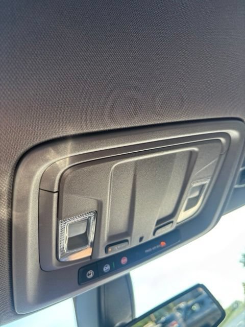 Used 2019 Summit White GMC SLE image 24