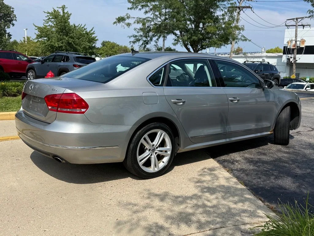 Used 2012 Gray Volkswagen V6 SEL Premium image 7