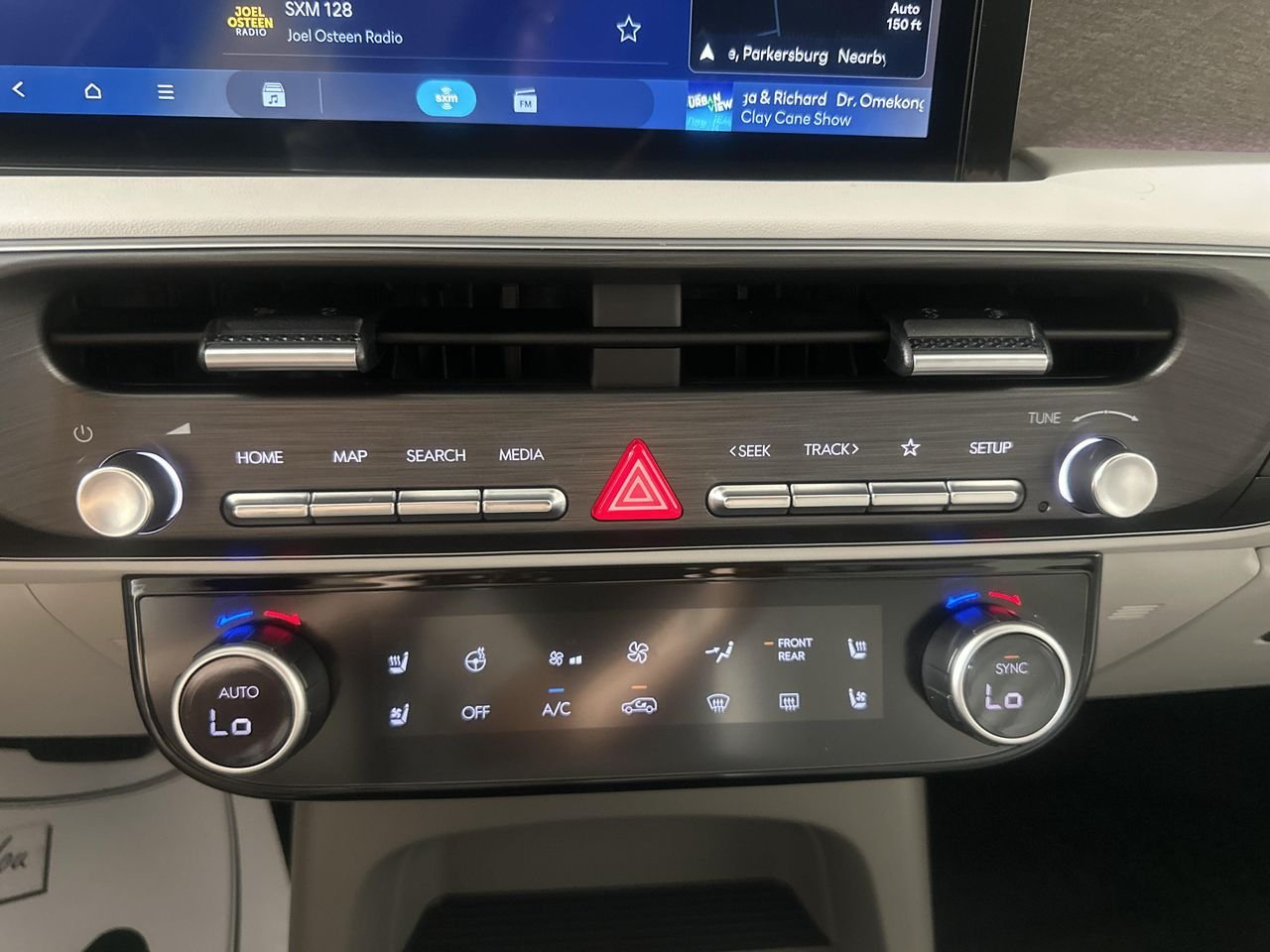 New 2027 Shimmering Silver Hyundai SEL Premium 7P image 18
