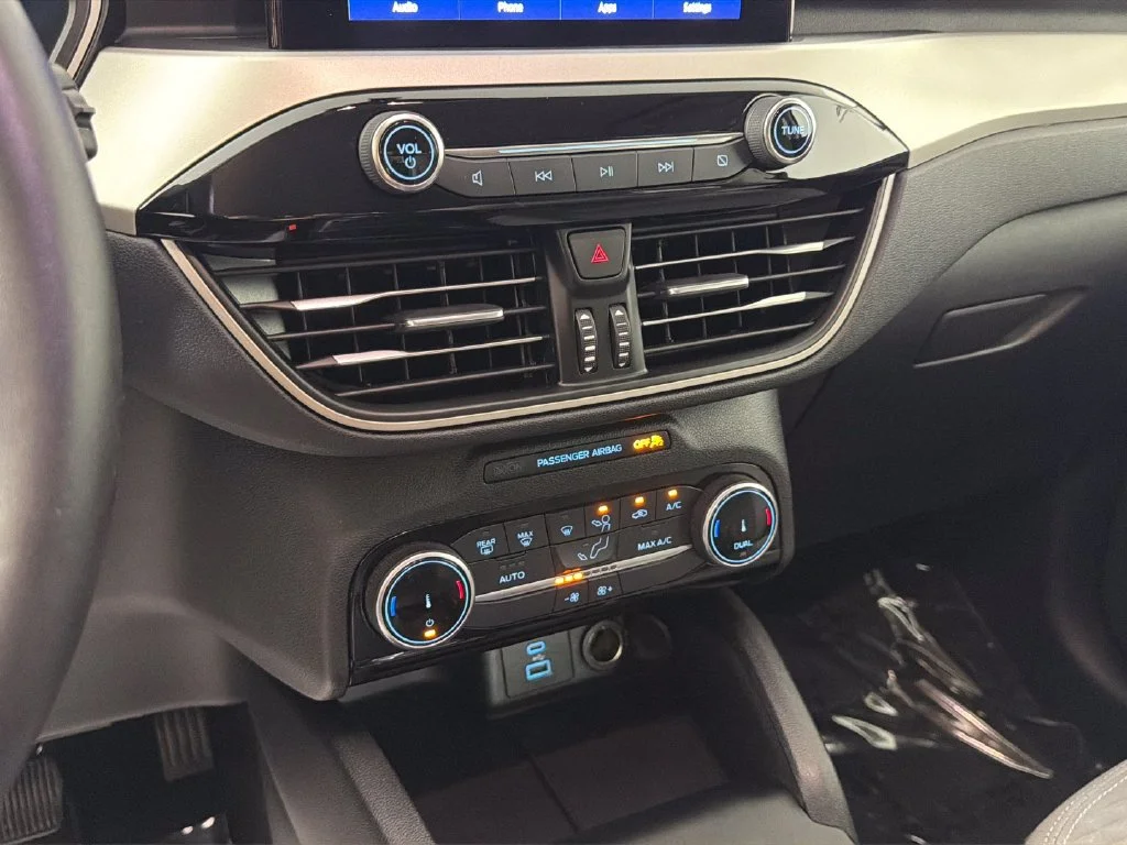 Used 2022  Ford SE image 24