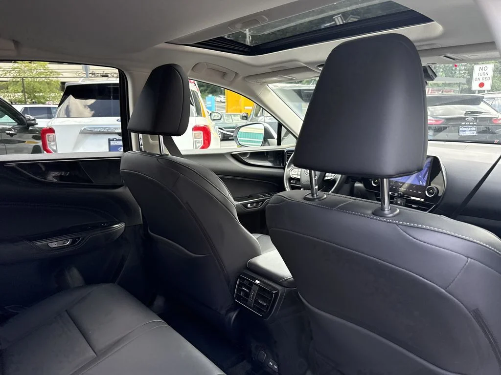 Used 2024 White Lexus 350 Base image 30