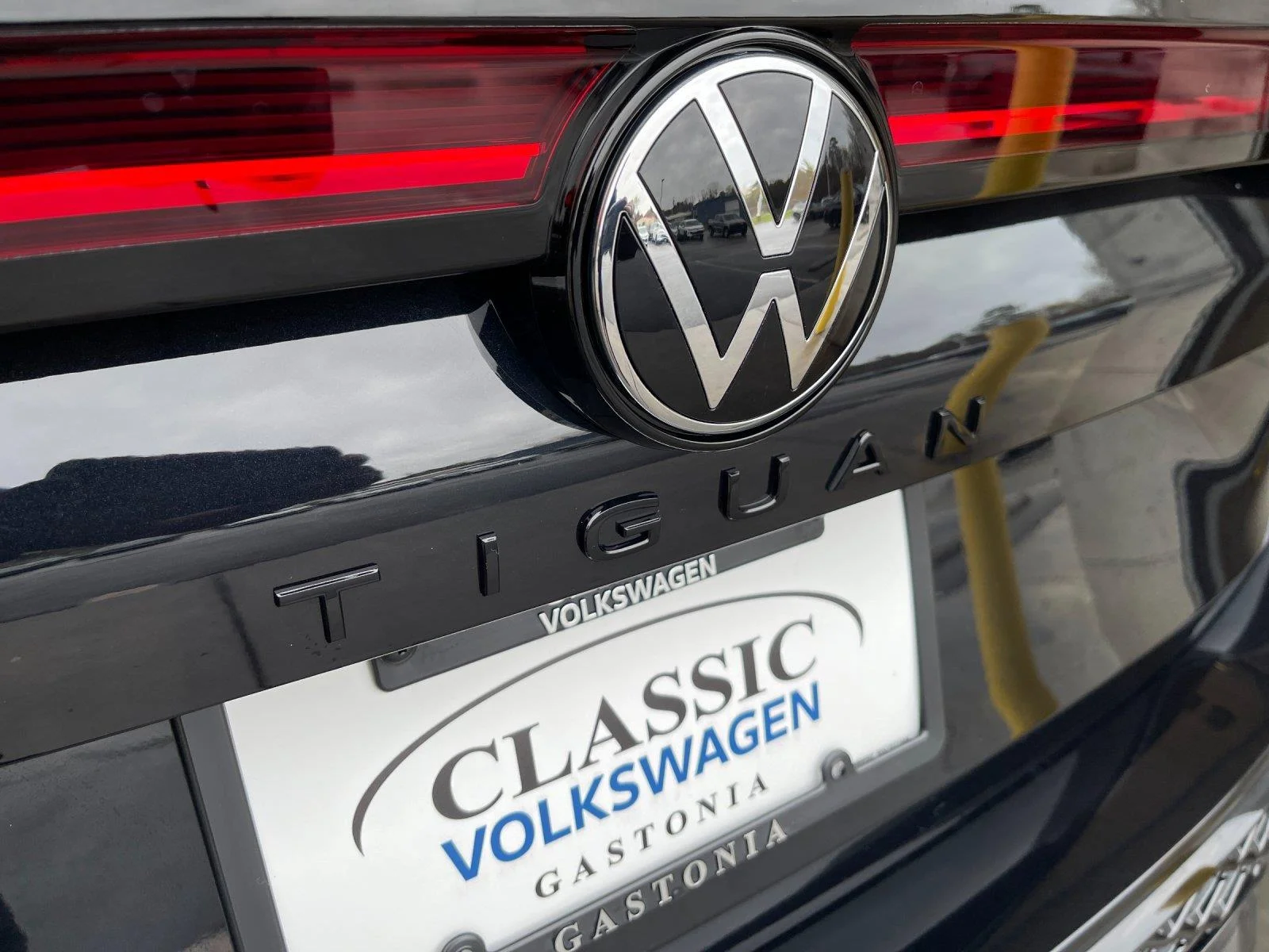 New 2026 deep black pearl Volkswagen SE R-Line Black image 11