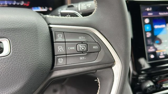 Certified Used 2023 Silver Jeep Altitude image 14