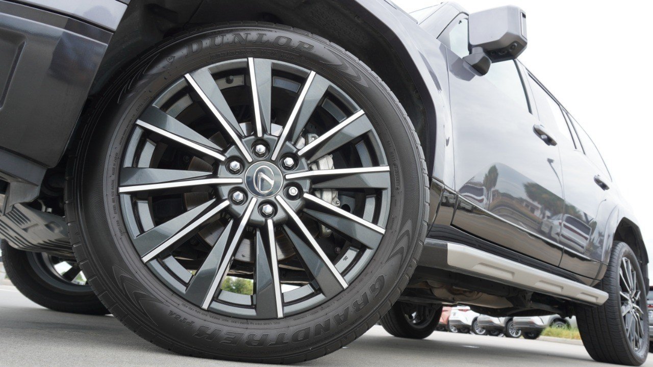 Used 2024 Gray Lexus GX 550 Luxury image 11