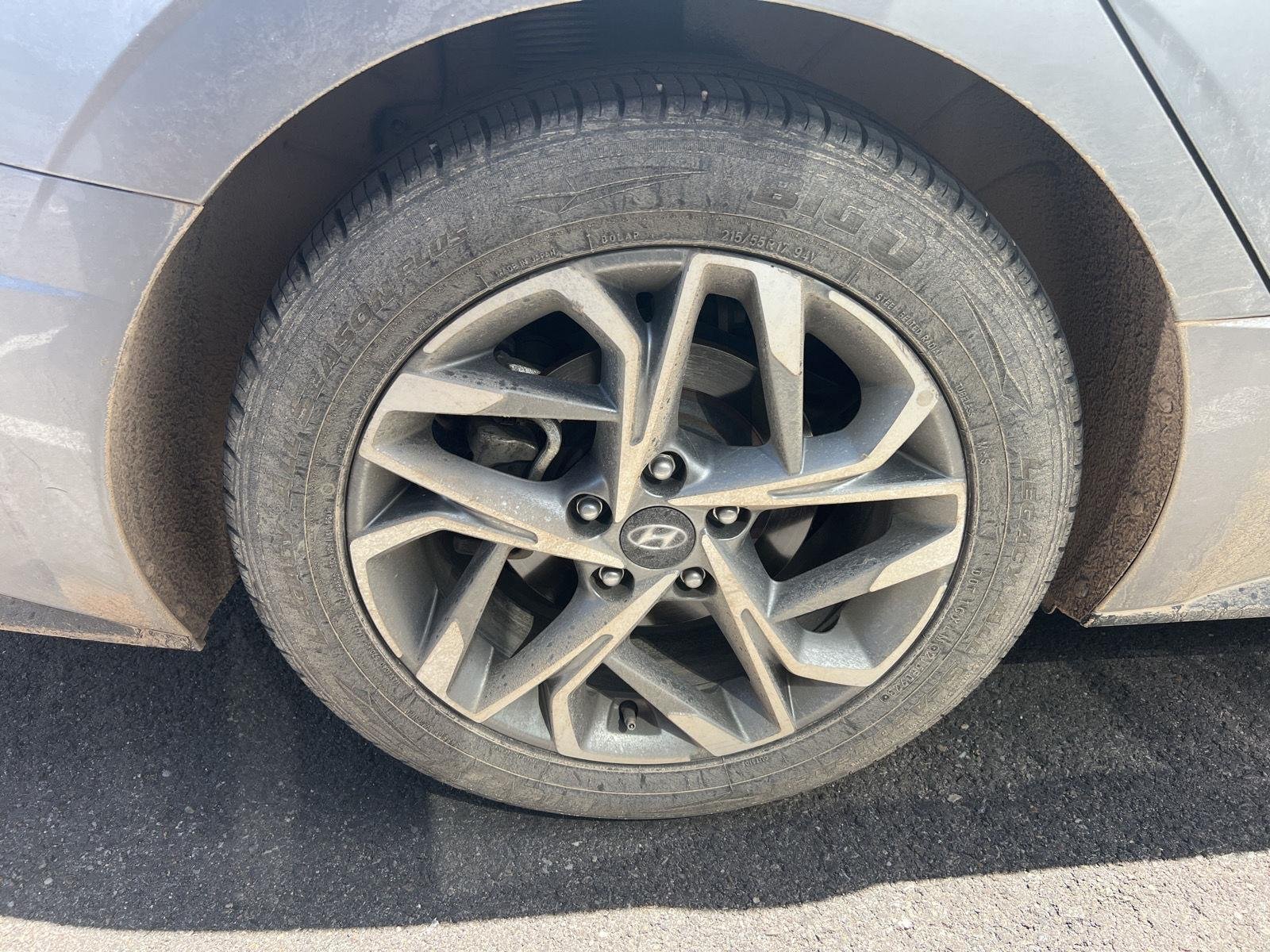 Used 2020 Shimmering Silver Pearl Hyundai SEL image 4