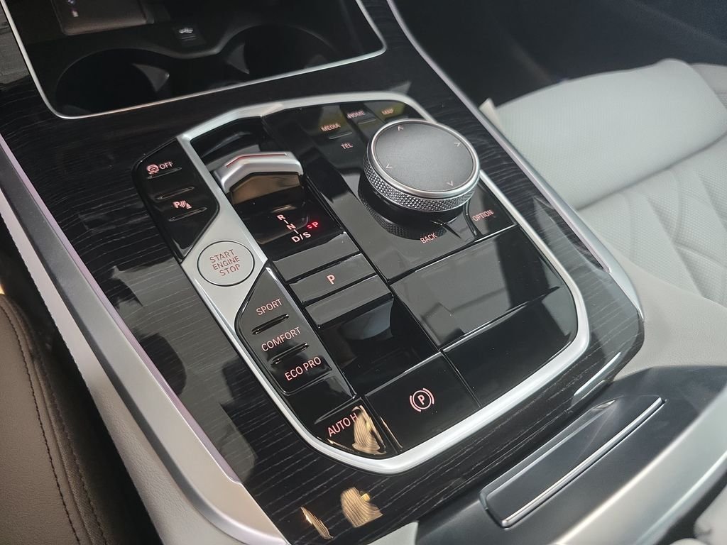 New 2026 Mineral White Metallic BMW sDrive40i image 13