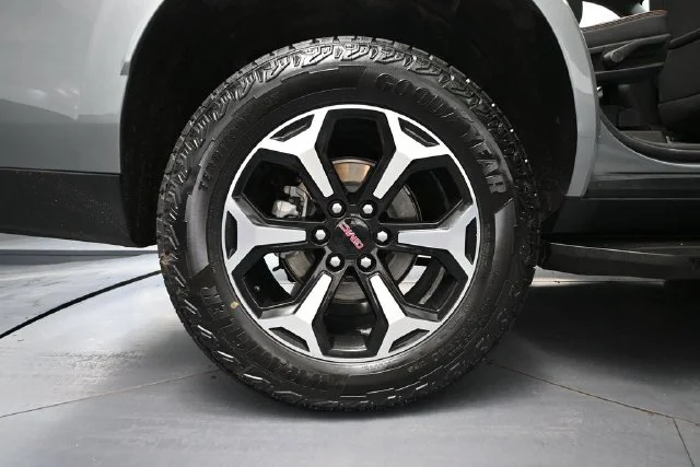 Used 2025 Silver GMC AT4 image 11