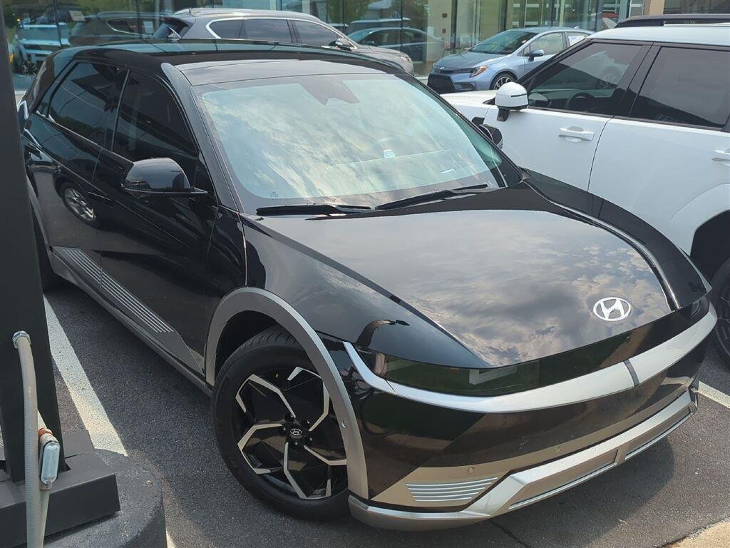 Used 2023 Abyss Black Hyundai Limited image 1