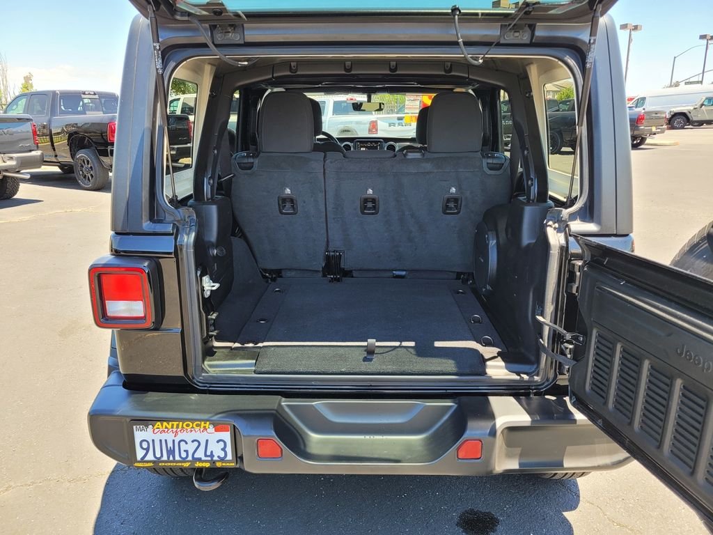 Used 2022 Black Jeep Unlimited Sahara image 10