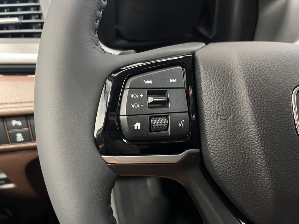 New 2026 Platinum White Pearl Honda Touring image 16