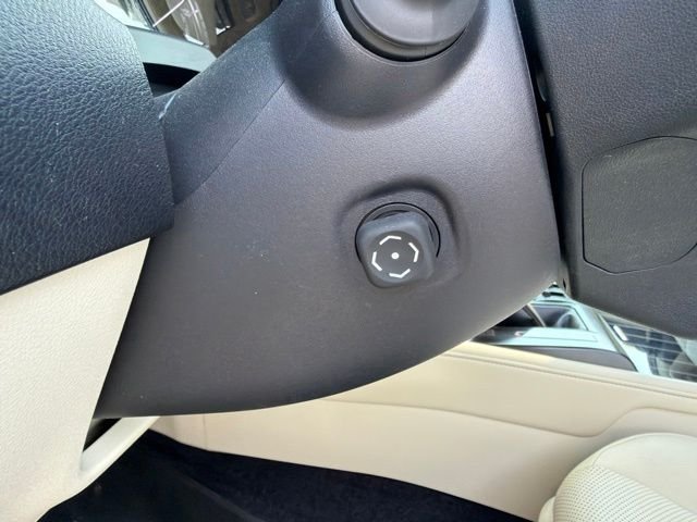 Used 2021 White Lexus 460 image 18