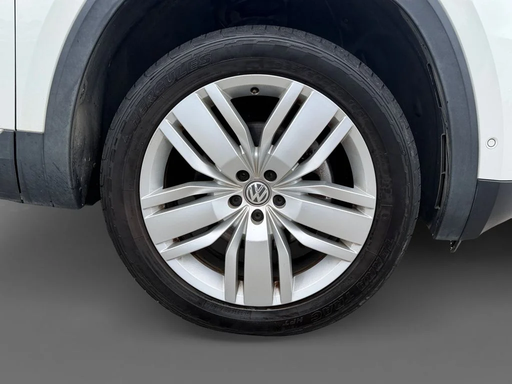 Used 2019 White Volkswagen SEL Premium image 9
