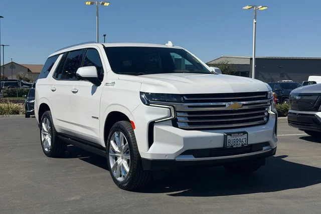 Used 2021 IRIDESCENT PEARL TRICOAT Chevrolet High Country image 1