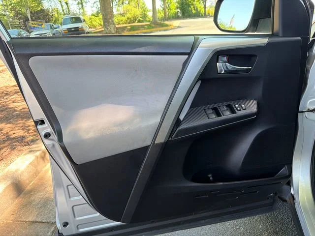 Used 2015 Silver Toyota XLE image 10