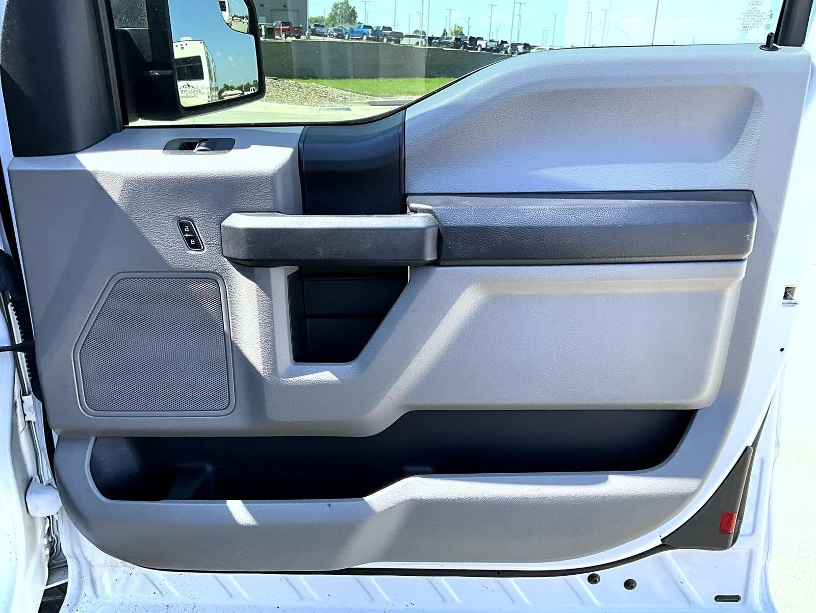 Used 2018 White Ford XL image 18