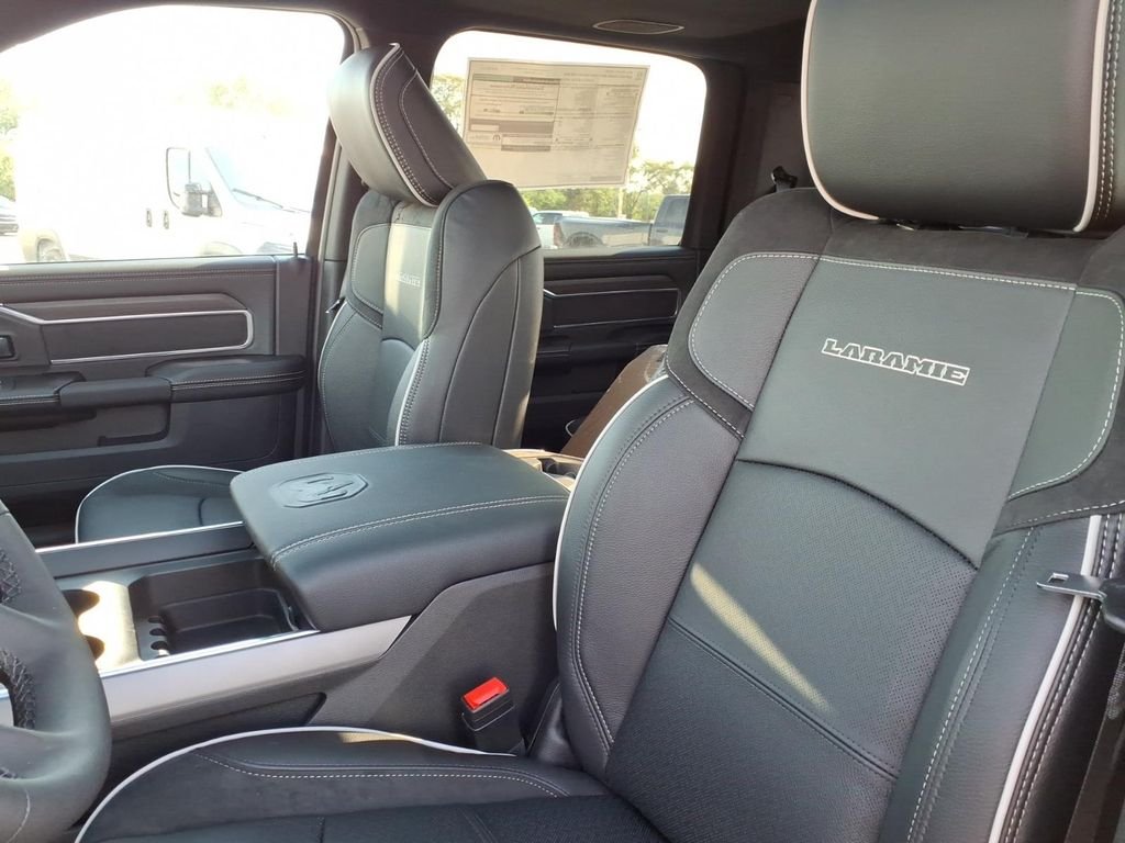 New 2027 Diamond Black Crystal Pearlcoat RAM Laramie image 10