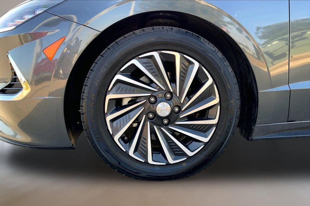 Used 2023 Hampton Gray Hyundai Limited image 9