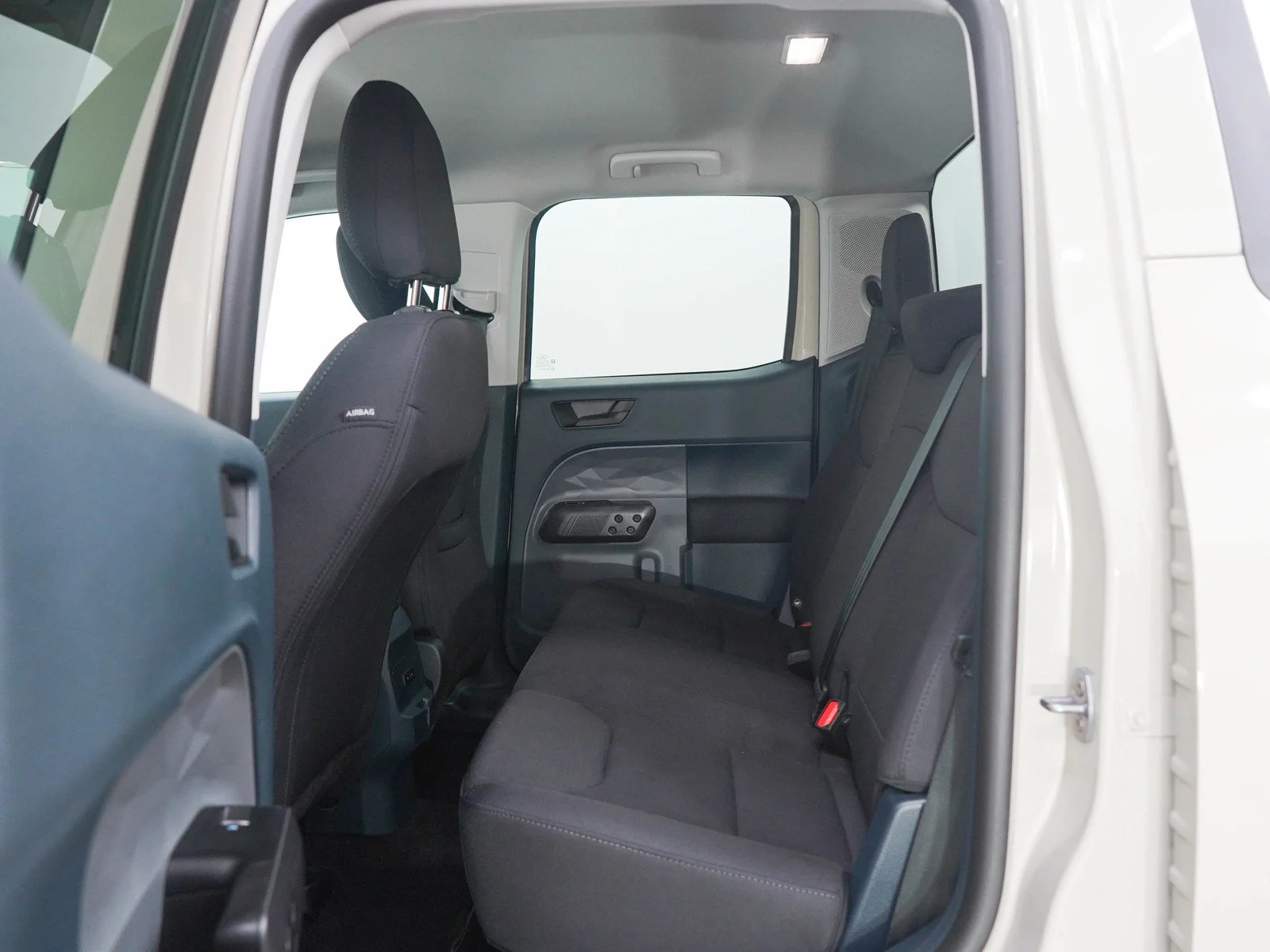 Used 2025 Beige Ford XL image 18