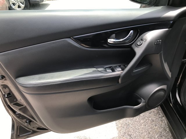 Used 2019 Magnetic Black Pearl Nissan SL image 11