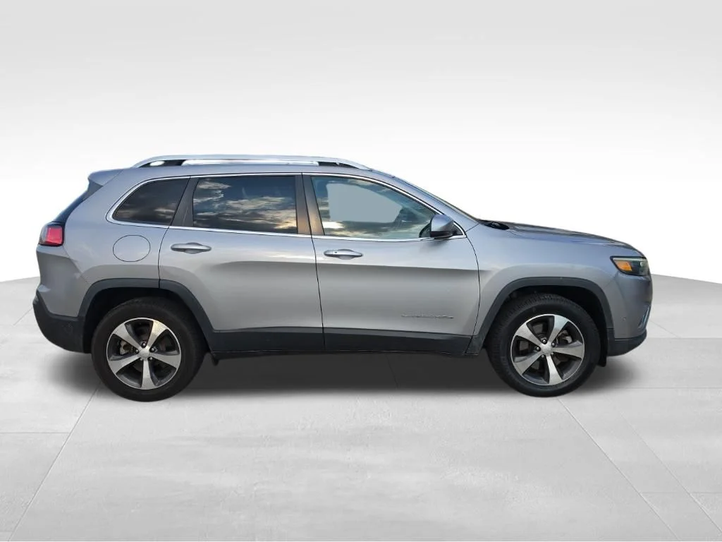 Used 2021 Silver Jeep Limited image 8