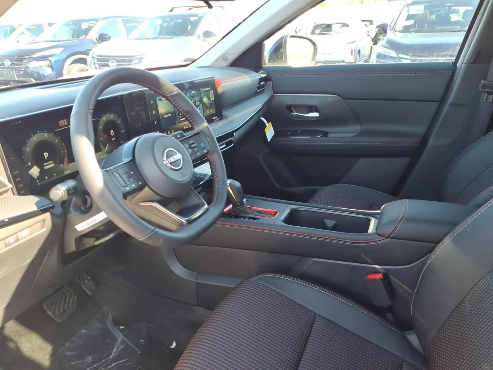 New 2026 Aspen White Tricoat/Super Black Nissan SR image 7