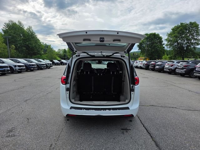 Used 2022 Bright White Clearcoat Chrysler Touring L image 10