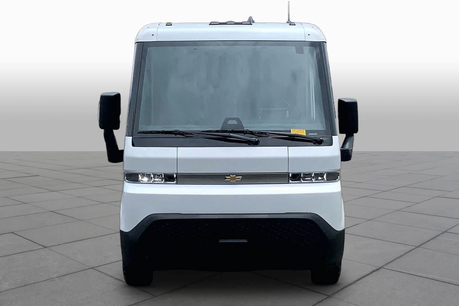 Used 2025 Oyster White Chevrolet  image 3
