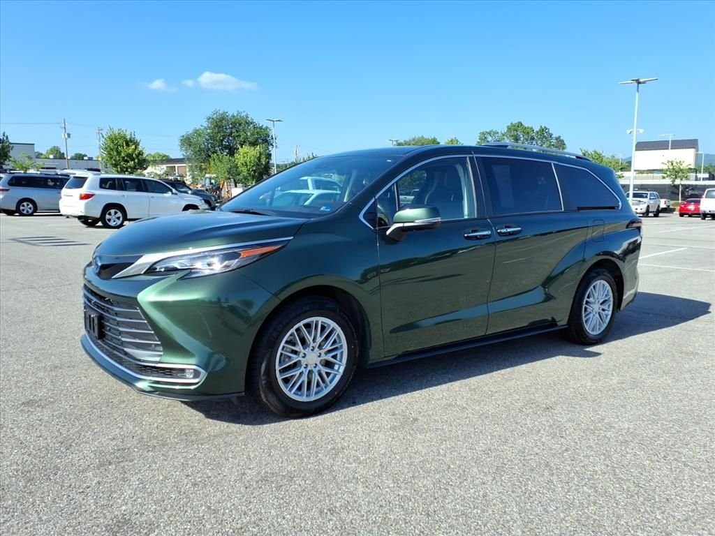 Used 2024  Toyota Platinum image 9